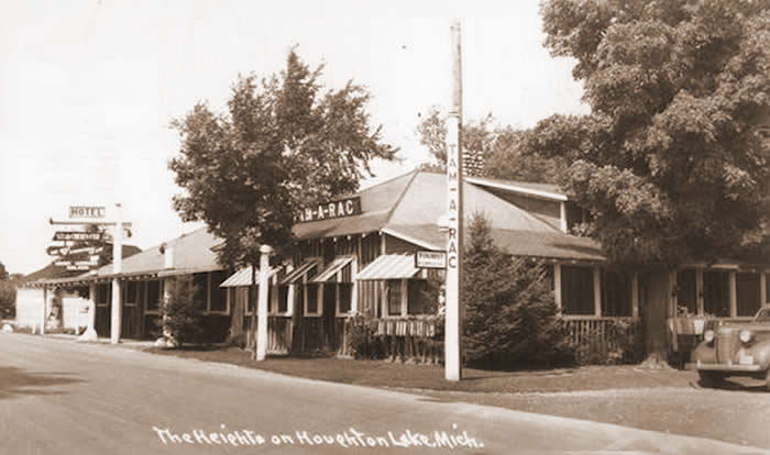 Tam-A-Rac Lodge (Tam-A-Rac Lounge, Tam-A-Rack) - Vintage Postcard